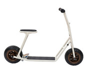 Betzold Tretroller mit Sitz 6