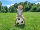 Betzold Hüpfball im Fußball Design