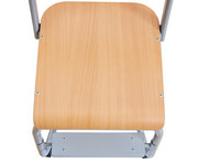 Fußrastenstuhl mit Holzsitzschale 5