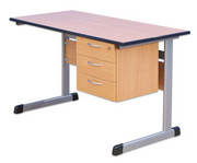 Lehrertisch mit L Fuß 1