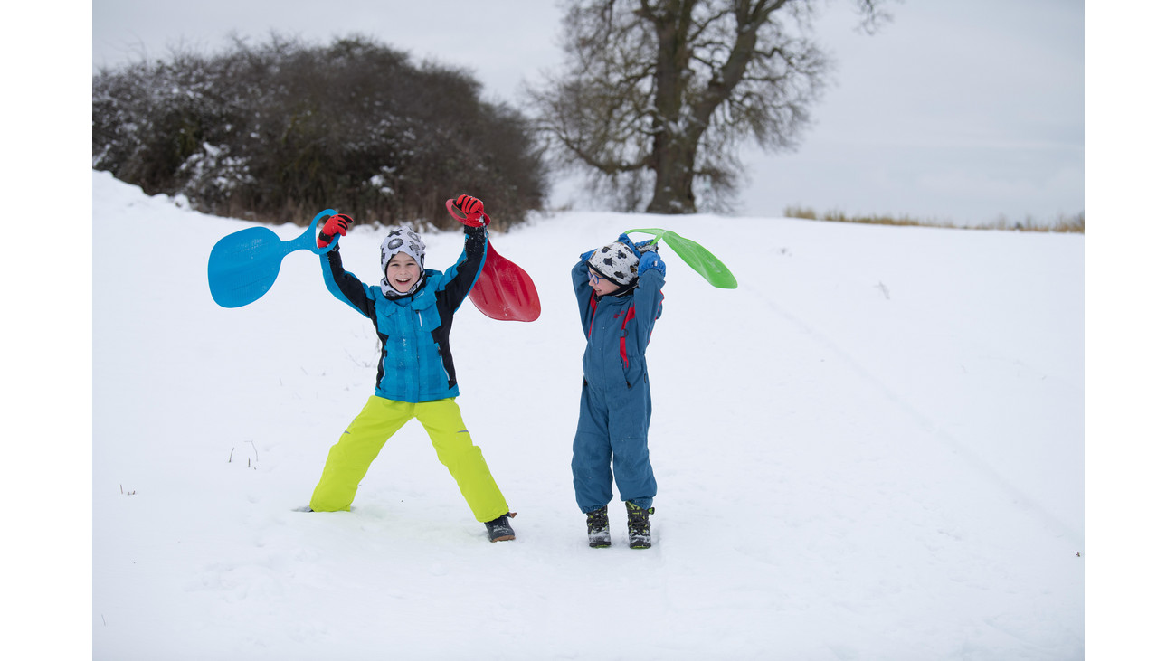 3 Stück Schneeschlitten Outdoor Winter Snow Play Schneeflitzer Kinder Poporutscher Schlitten Snowboard für Outdoor Wintersport Zufällige Farbe ZARQ Schneerutscher 