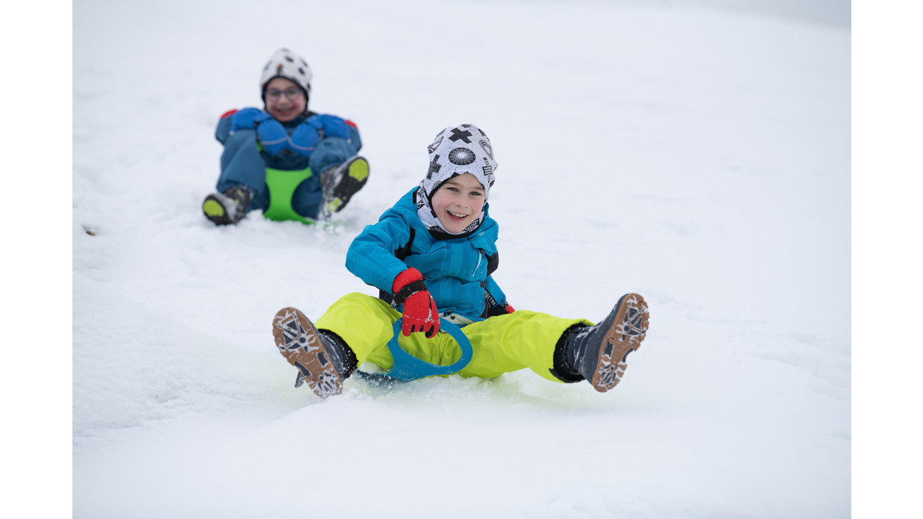 NanNew Schneerutscher für Kinder Set Popo-Rutscher Schlitten Schneeflitzer Sand Board Ski Pad Snowboard 52X34cm