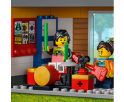 LEGO® City Schule mit Schulbus 5