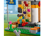 LEGO® City Schule mit Schulbus 7