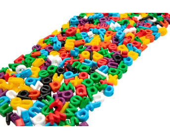 288 kunterbunte Kleinbuchstaben zum Fädeln
