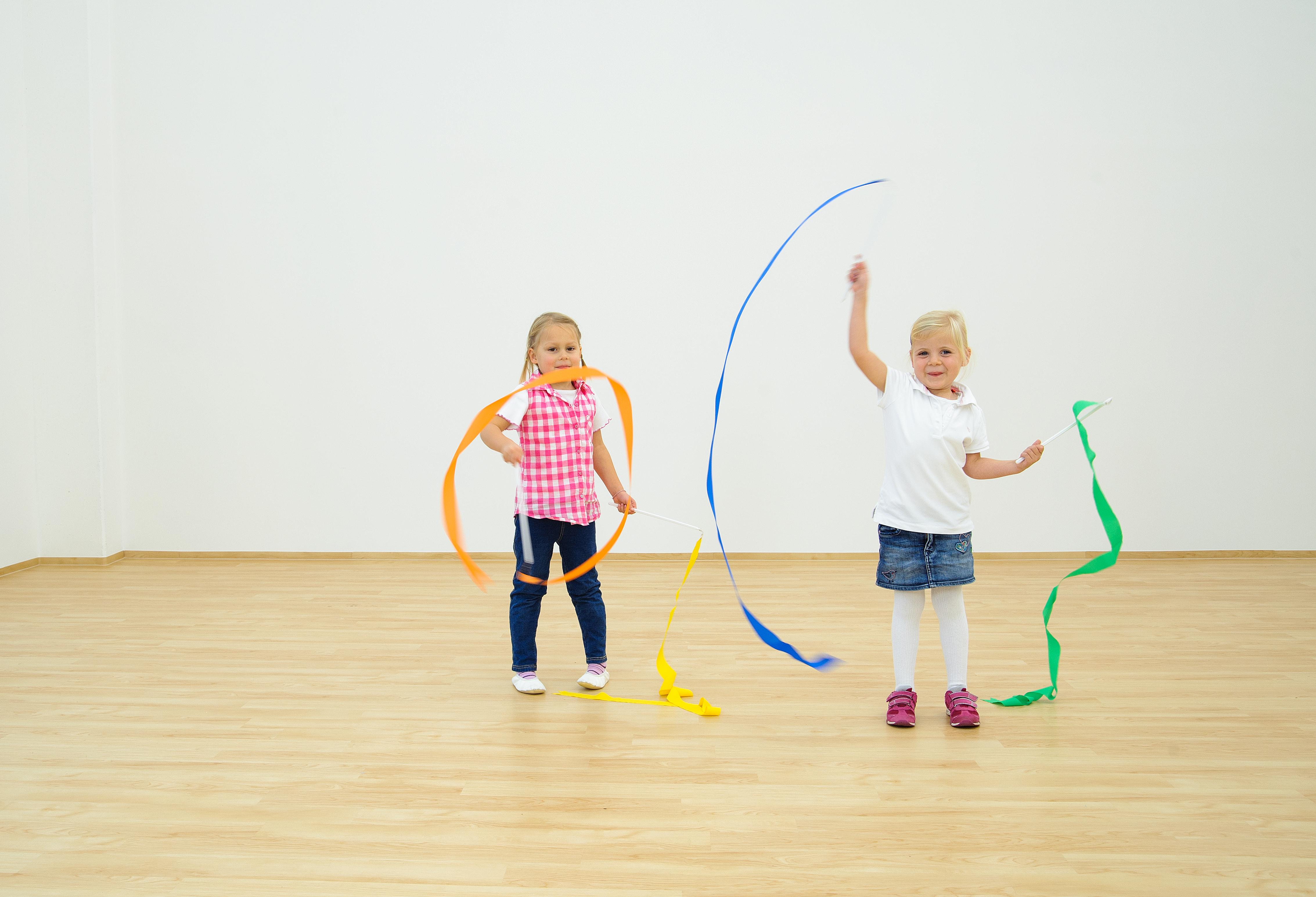 Betzold Farbige Rhythmikbänder, 5 Stück, Länge: 3 m