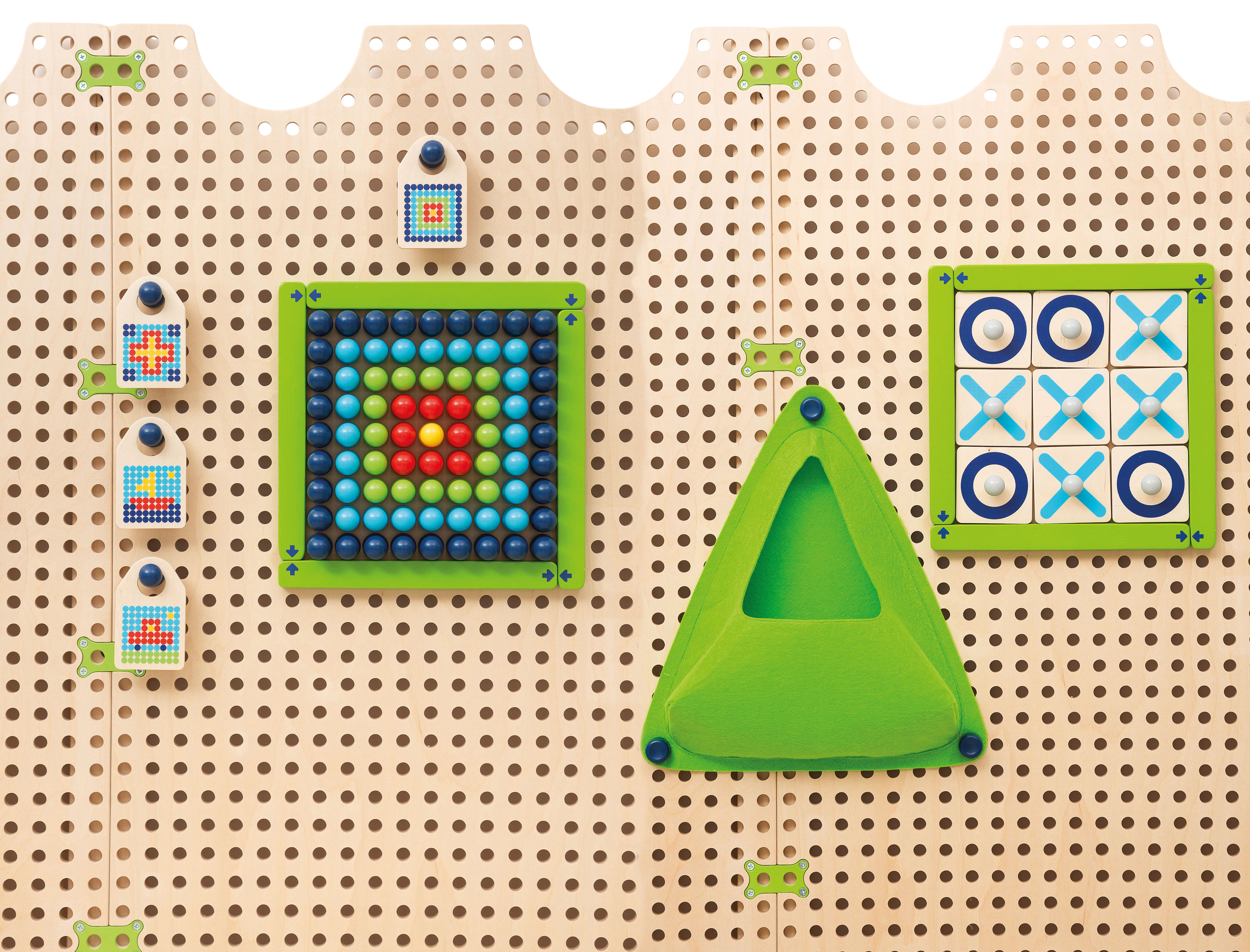 PLUG it „Tic-Tac-Toe- und Steckspiel-Set“