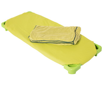 Betzold Stapelbare Liege mit Auflage und grünem Schlafsack